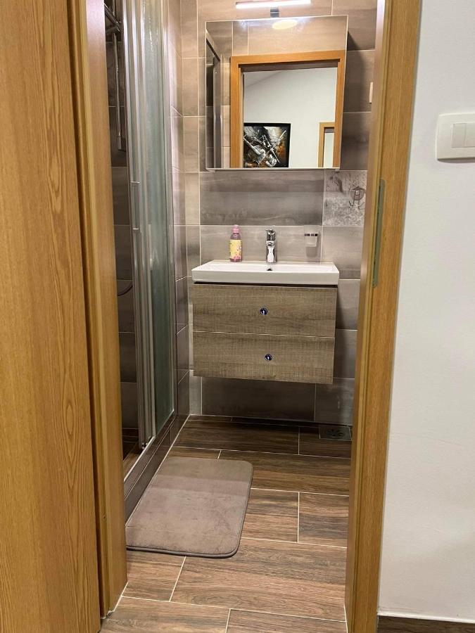 Apartma Mia Črni Kal Екстериор снимка